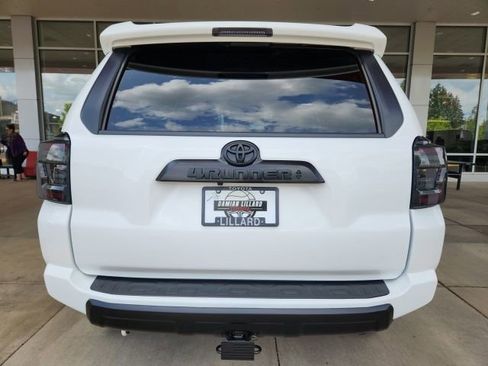 Used 2023 Toyota 4Runner TRD Off-Road Premium w/ Moonroof Package AWD/4WD image 10
