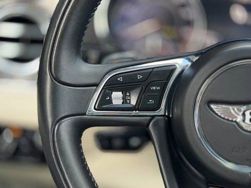 Used 2019 Bentley Bentayga image 45