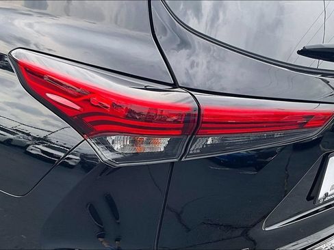 Used 2021 Toyota Highlander Platinum AWD/4WD image 31