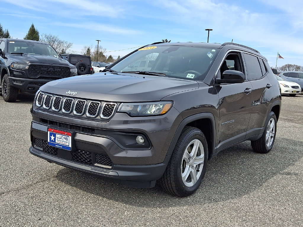 Used 2023 Jeep Compass Latitude AWD/4WD image 5