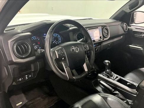 Used 2018 Toyota Tacoma TRD Sport AWD/4WD image 23