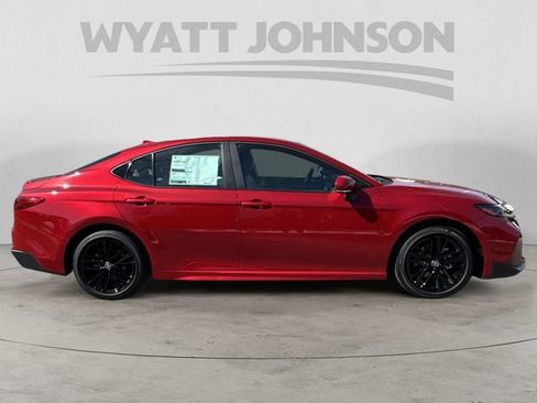 Used 2025 Toyota Camry SE image 6