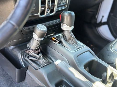 Used 2021 Jeep Wrangler Unlimited Sahara AWD/4WD image 16