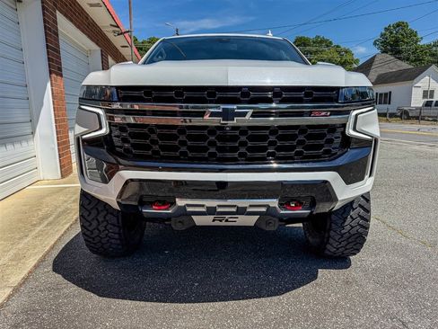 Used 2022 Chevrolet Tahoe Z71 w/ Luxury Package AWD/4WD image 10