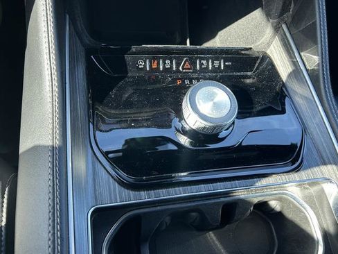 Used 2024 Jeep Wagoneer Series II w/ Flexible Seating Group image 17