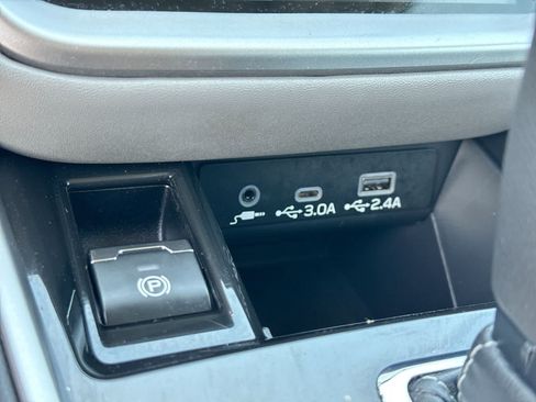 Used 2025 Subaru Outback Premium AWD/4WD image 38