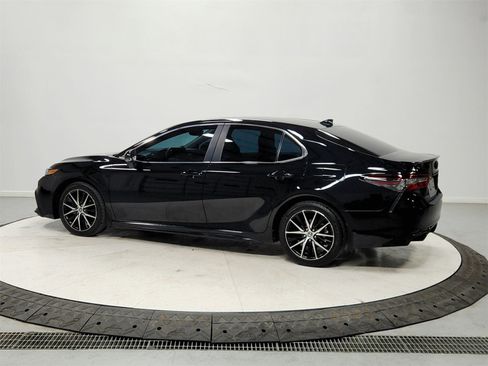 Used 2023 Toyota Camry SE image 5