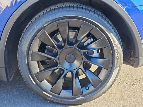 Used 2021 Tesla Model Y Long Range image 36