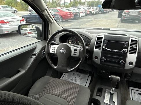 Used 2016 Nissan Frontier SV image 21