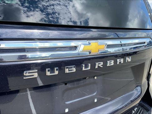 Used 2024 Chevrolet Suburban LT RWD image 30