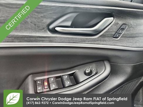 Used 2023 Jeep Grand Cherokee Limited w/ Black Appearance Package image 21