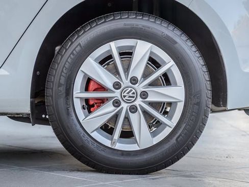 Used 2016 Volkswagen Golf S image 12