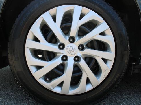 Used 2017 Toyota Corolla LE w/ Carpet Mat Package (TMS) FWD image 20