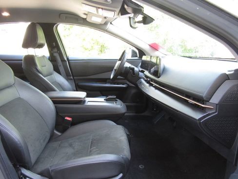 Used 2024 Nissan Ariya AWD image 18