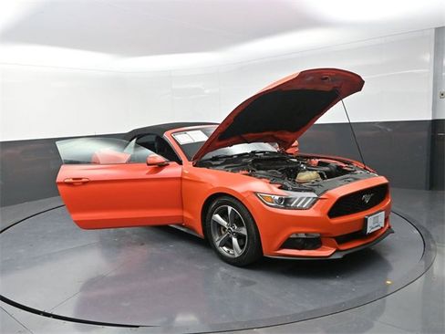Used 2015 Ford Mustang Convertible w/ Equipment Group 051A image 25