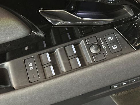 Used 2026 Land Rover Range Rover Evoque S AWD/4WD image 11