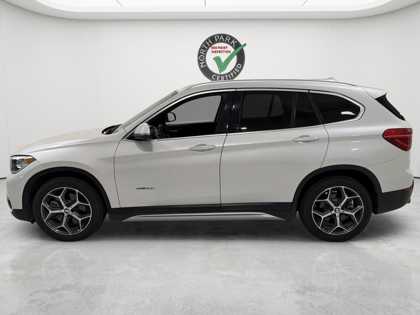 Used 2017 BMW X1 sDrive28i FWD image 2