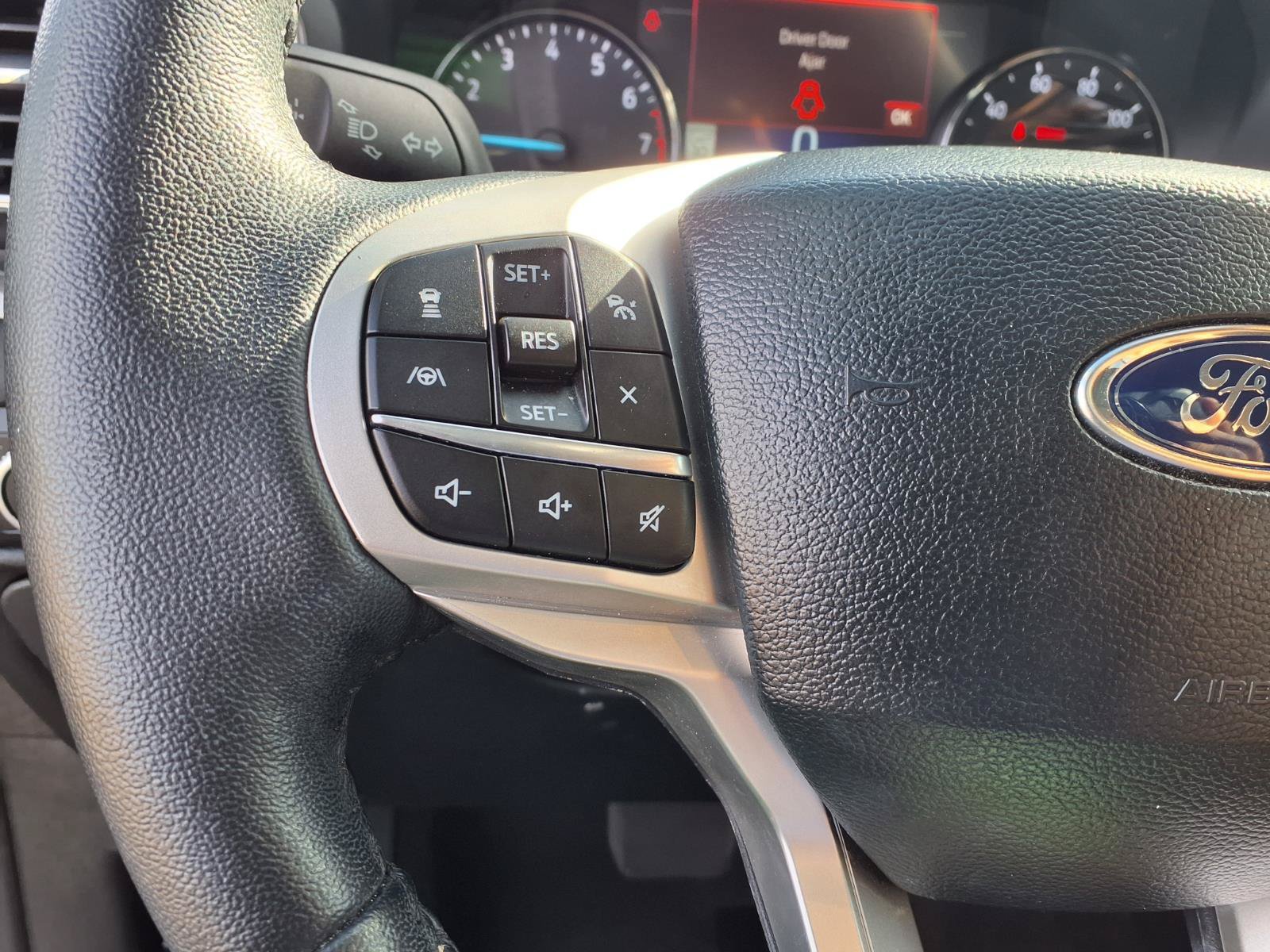 Used 2023 Ford Explorer XLT w/ Equipment Group 202A RWD image 19