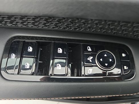 Certified 2023 Nissan Ariya AWD image 27