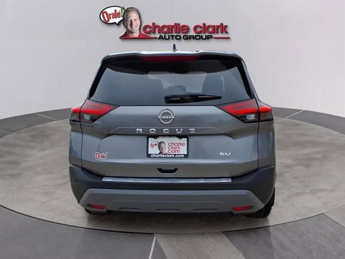 Used 2023 Nissan Rogue SV image 4