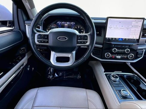 Used 2024 Ford Expedition Max XLT image 6