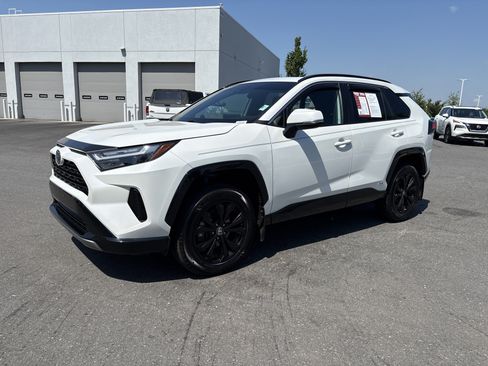 Used 2024 Toyota RAV4 SE w/ Convenience Package AWD/4WD image 5