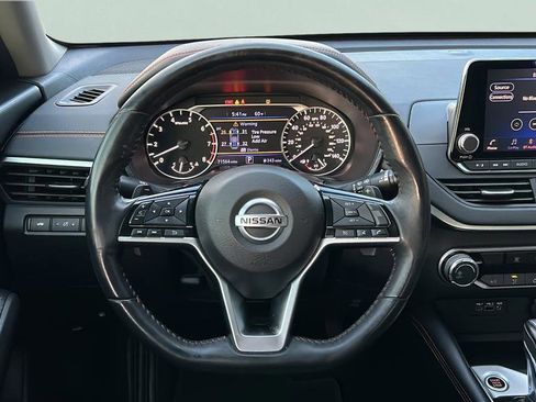 Used 2019 Nissan Altima 2.5 SR image 16