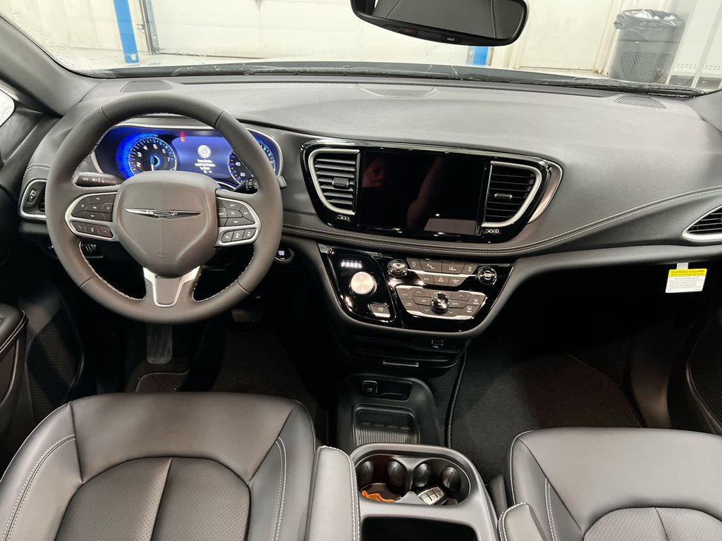 New 2026 Chrysler Pacifica Select AWD/4WD image 10