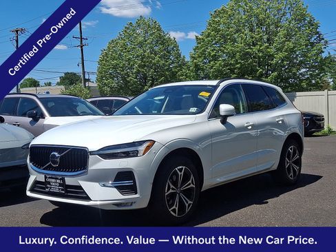 Certified 2022 Volvo XC60 B5 Momentum AWD/4WD image 2