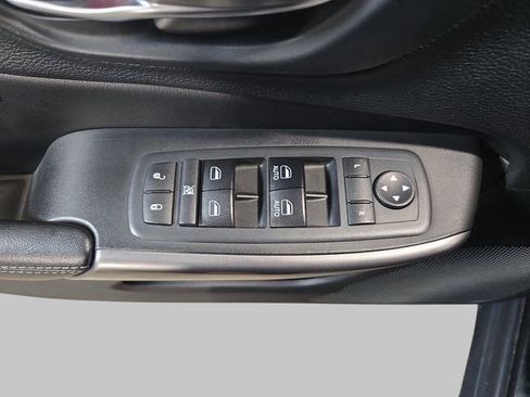 Used 2019 Jeep Cherokee Latitude w/ Cold Weather Group image 30