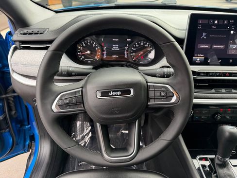 Used 2023 Jeep Compass Latitude image 16