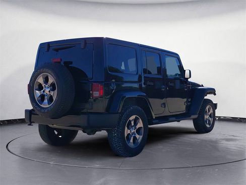 Used 2018 Jeep Wrangler Unlimited Sahara image 5