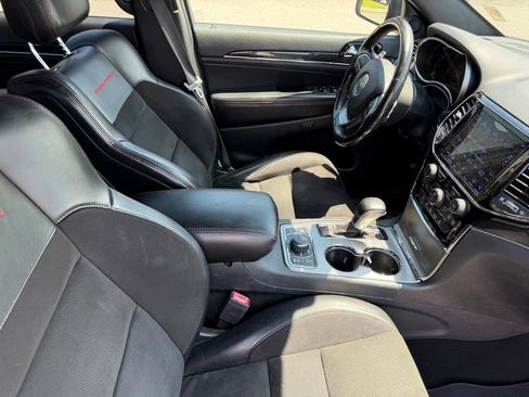 Used 2020 Jeep Grand Cherokee Trailhawk AWD/4WD image 16