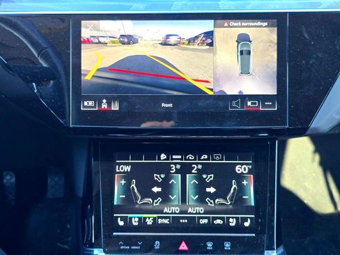 Used 2023 Audi e-tron Premium Plus w/ Premium Plus Package AWD/4WD image 8