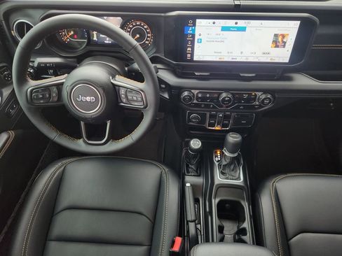 Used 2025 Jeep Gladiator Sport image 29