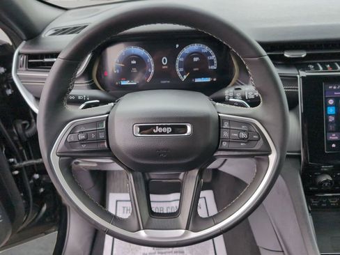Used 2025 Jeep Grand Cherokee Laredo w/ Luxury Tech Group I AWD/4WD image 24