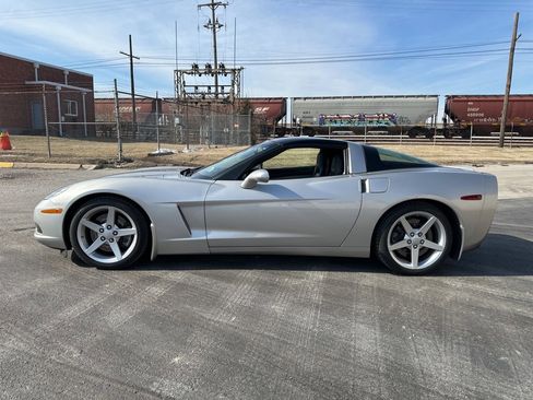 Used 2007 Chevrolet Corvette Coupe w/ Preferred Equipment Group image 2