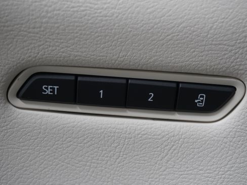 Used 2021 Cadillac XT5 Premium Luxury FWD image 16