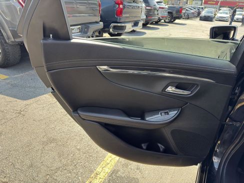 Used 2017 Chevrolet Impala LT FWD image 23