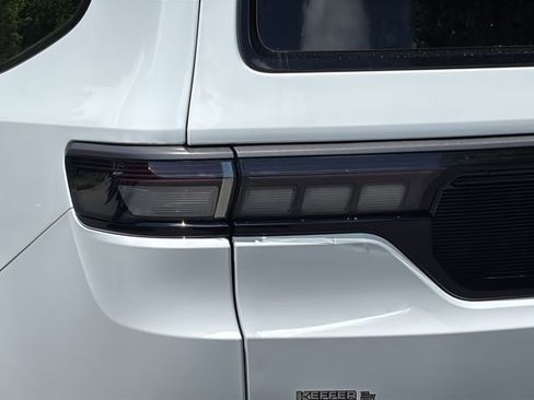 New 2026 Jeep Grand Wagoneer L Limited AWD/4WD image 25