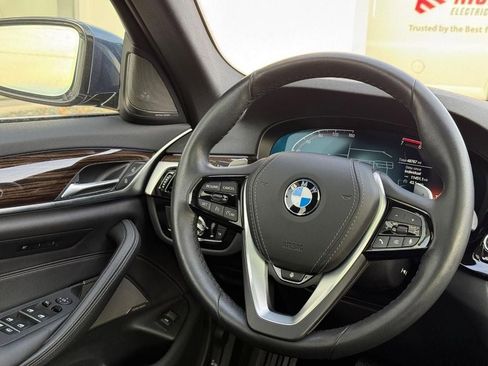Used 2022 BMW 530i xDrive w/ Executive Package AWD/4WD image 14