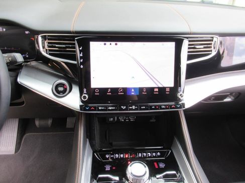 Used 2023 Jeep Grand Wagoneer Series III image 31