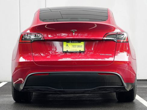 Used 2022 Tesla Model Y Performance AWD/4WD image 10
