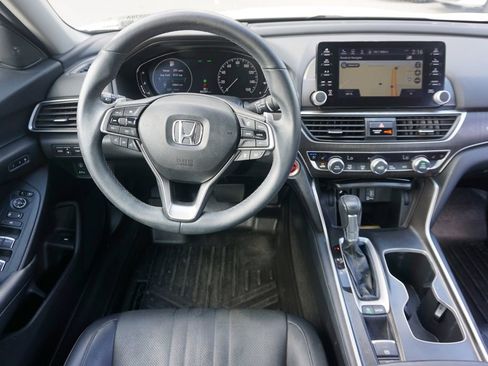 Used 2018 Honda Accord Touring image 5
