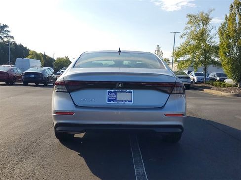 New 2025 Honda Accord SE image 5