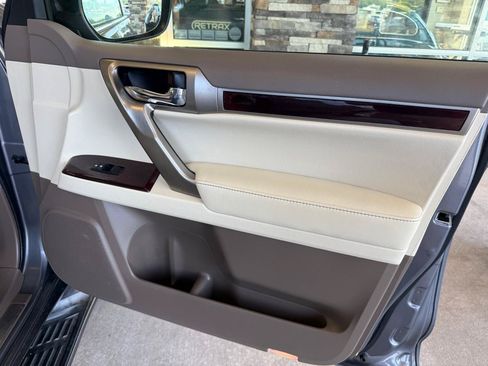 Used 2015 Lexus GX 460 w/ Premium Package AWD/4WD image 19