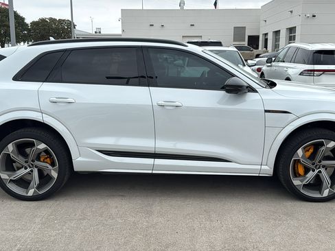 Used 2023 Audi e-tron S Prestige w/ Prestige Package image 8