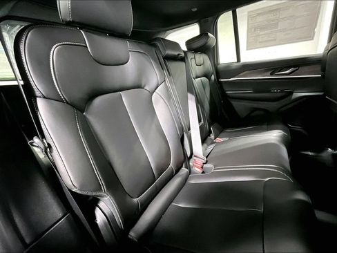 New 2025 Jeep Grand Cherokee Limited image 17