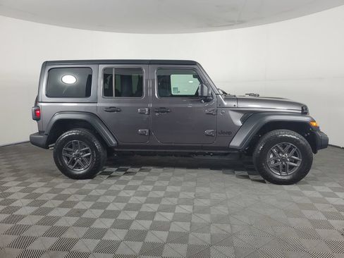 Used 2026 Jeep Wrangler Unlimited Sport AWD/4WD image 3