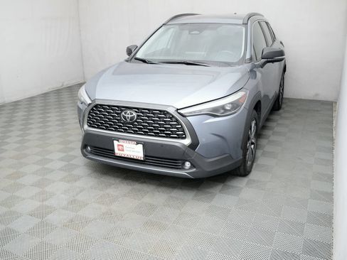 Certified 2025 Toyota Corolla Cross XLE FWD image 1
